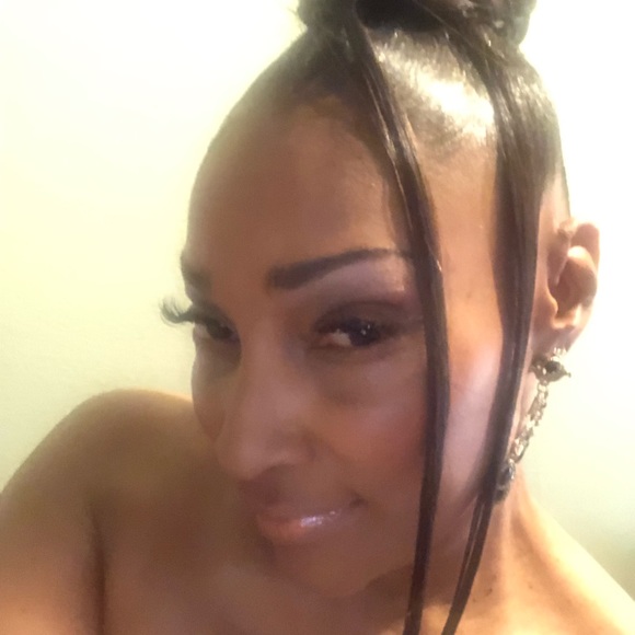 Meet your Posher, Ella - Picture 2 of 4